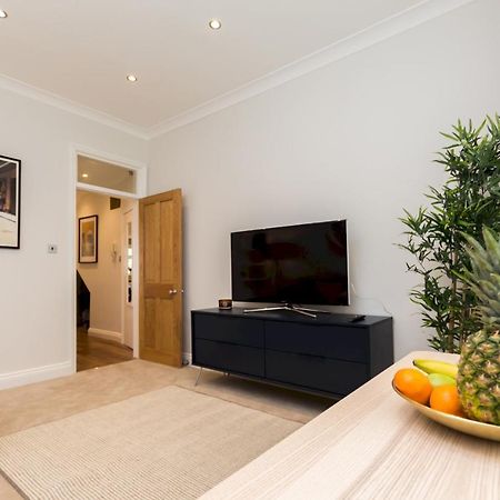 Caledonian · Bright One-Bedroom Apartment with Private Decked Garden Londen Buitenkant foto