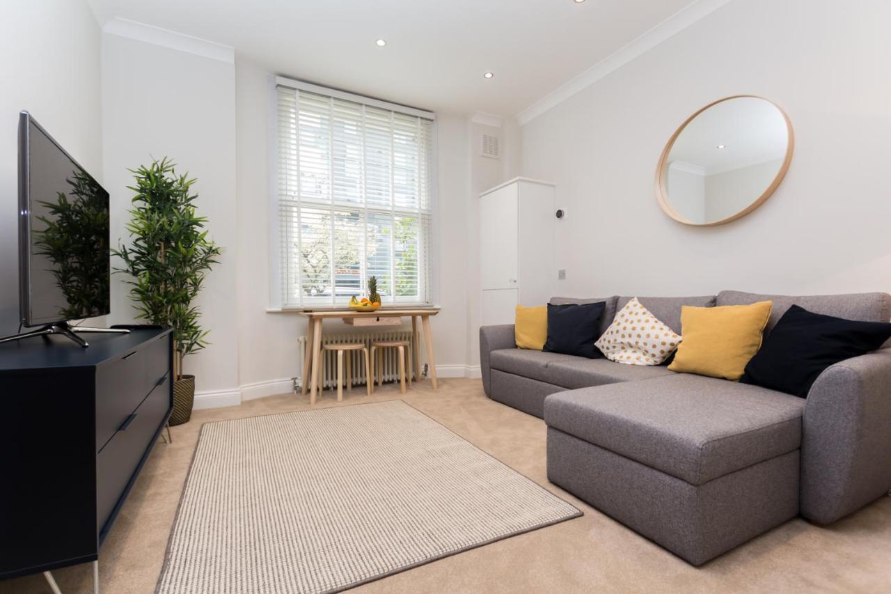 Caledonian · Bright One-Bedroom Apartment with Private Decked Garden Londen Buitenkant foto