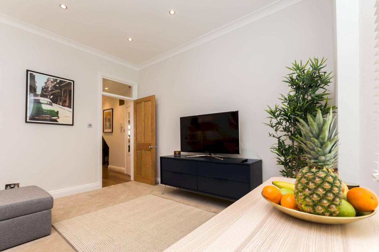 Caledonian · Bright One-Bedroom Apartment with Private Decked Garden Londen Buitenkant foto